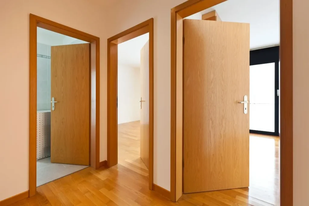 sens d'ouverture des portes réglementation